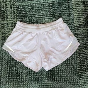 Lululemon Hotty Hot Short 2.5” Lavender Dew